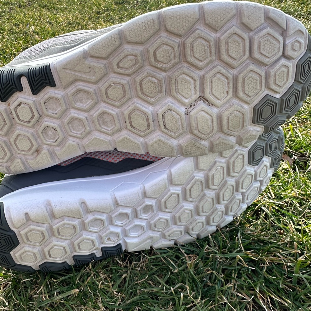 Nike Gray and Coral Sneaks - Picture 4 of 6